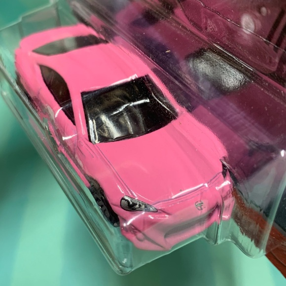 Scion FR-S Hot Wheels Pink - Picture 6 of 8